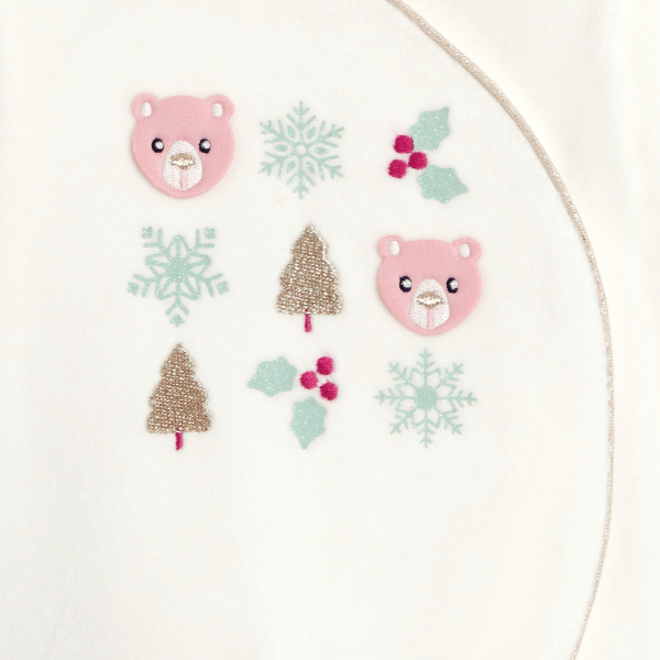 بدلة نوم مخملية مزينة برسمة دب مطرز باللون الأبيض للفتيات الصغيرات